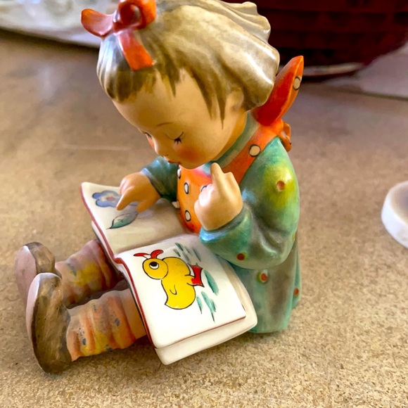 HUMMEL Bookworm GIRL WITH DUCK BOOK